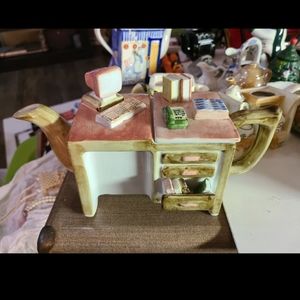 Desk tea pot
